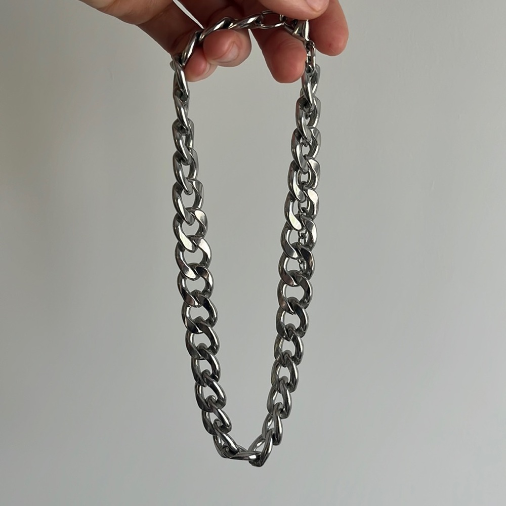 Vintage chunky silver chain link necklace. Adjustable choker length